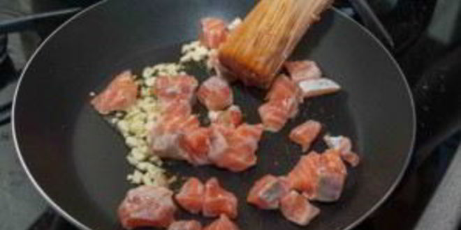 Рецепт спагетти с лососем под сливочным соусом