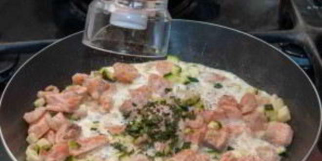 Рецепт спагетти с лососем под сливочным соусом