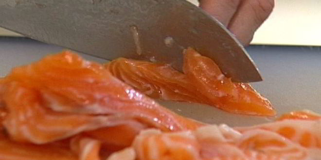 Рецепт спагетти с семгой и беконом в воке