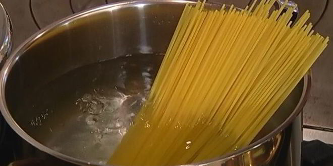 Рецепт спагетти с семгой и беконом в воке