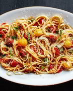 Спагетти с соусом