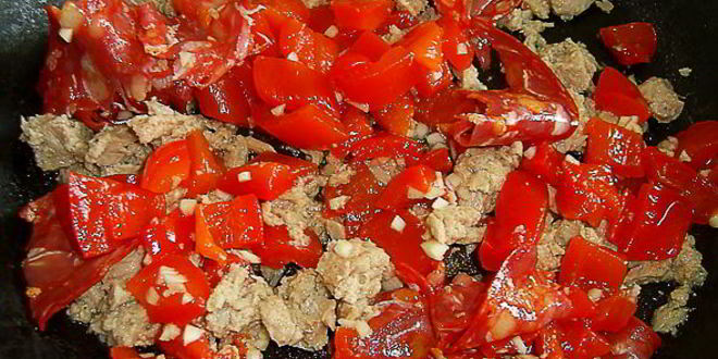 Рецепт спагетти с тунцом, чоризо и перцем