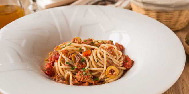 Рецепт спагетти с тунцом и каперсами