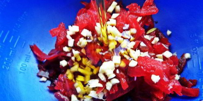 Рецепт свекольно-шпинатная пикантная паста