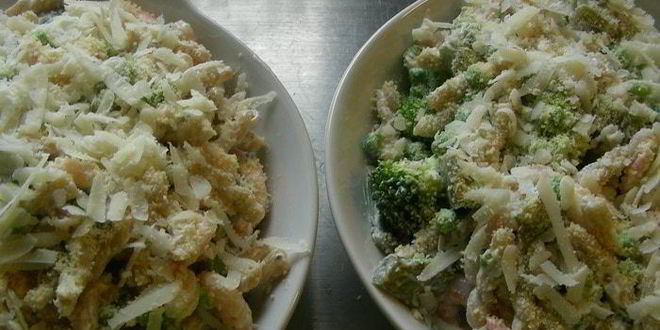 Рецепт запеченная паста с креветками, зелеными овощами и ароматным сыром