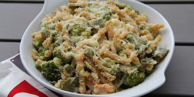 Рецепт запеченная паста с креветками, зелеными овощами и ароматным сыром