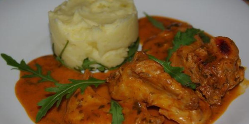 Как приготовить кролик в томатно-сливочном соусе с петрушкой