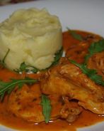 Кролик в томатно-сливочном соусе с петрушкой