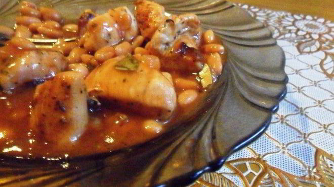 Рецепт Куриное филе с фасолью в томатном соусе