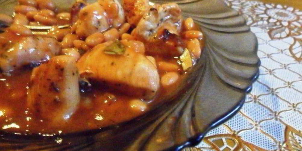 Как приготовить куриное филе с фасолью в томатном соусе