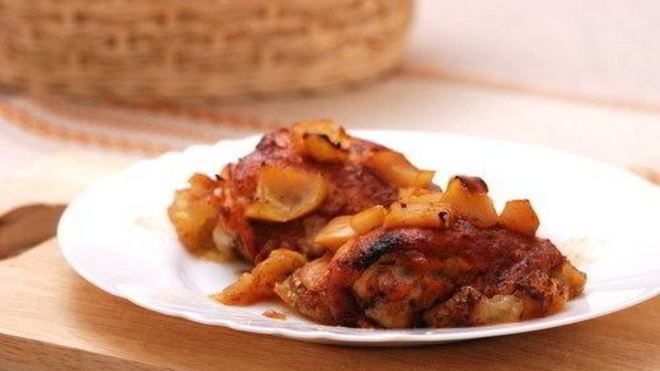 Рецепт Куриные бедрышки с яблочно-чесночным пюре