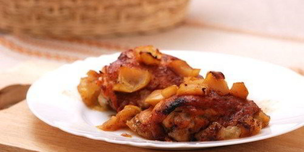 Как приготовить куриные бедрышки с яблочно-чесночным пюре