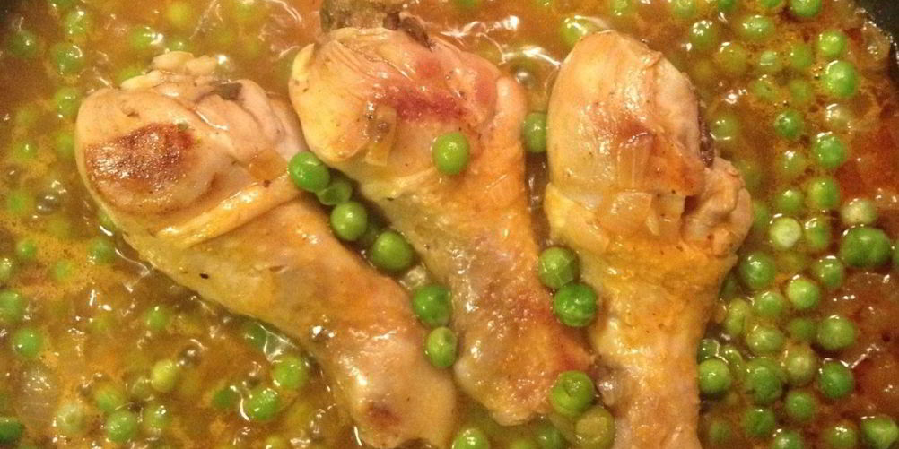 Как приготовить куриные голени с зеленым горошком