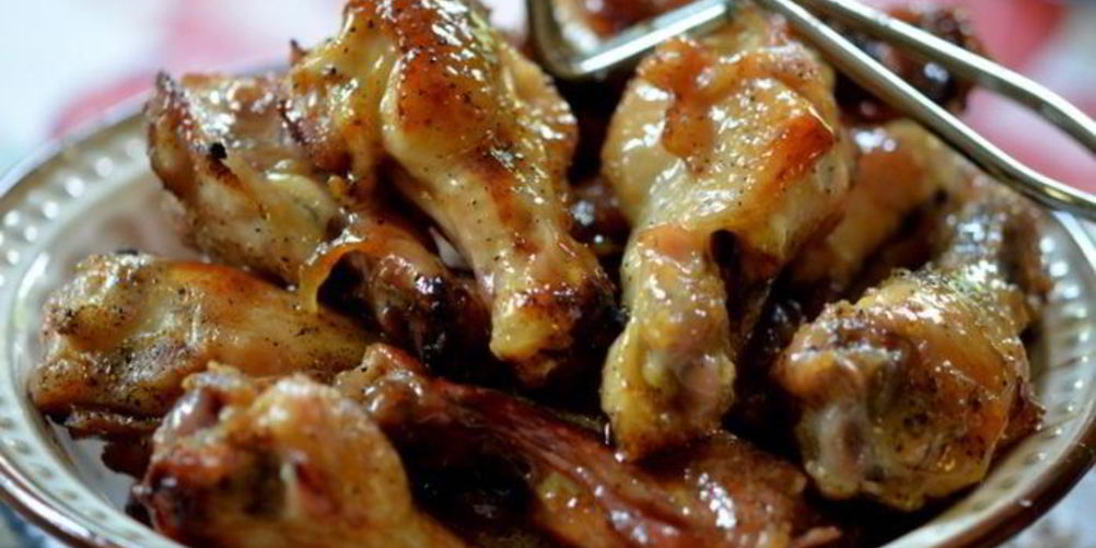 Как приготовить куриные крылышки с коричневым маслом и медом