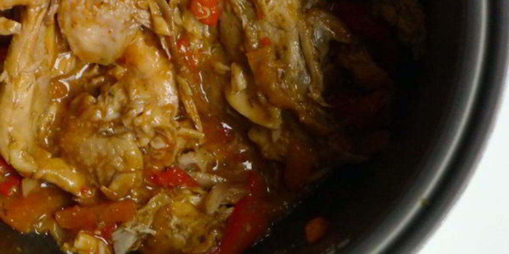 Как приготовить куриные окорочка тушеные в томате в мультиварке