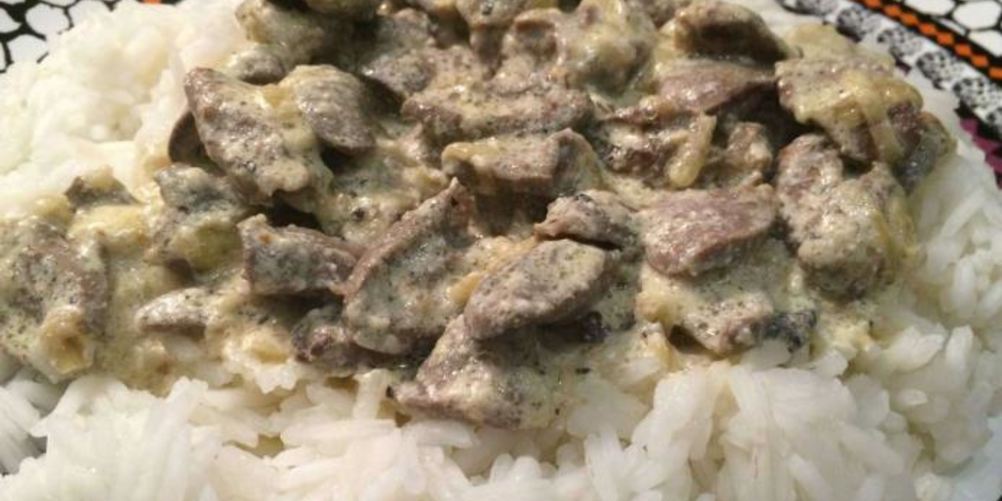 Как приготовить куриные сердечки со сметаной