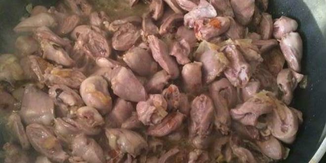 Рецепт куриные сердечки со сметаной