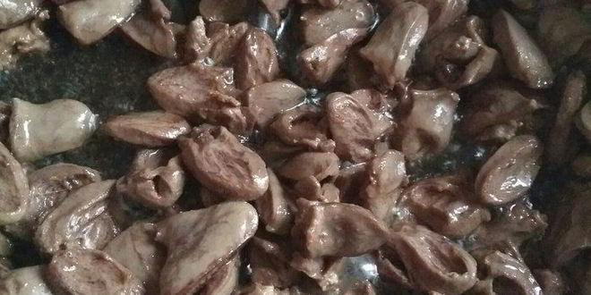 Рецепт куриные сердечки в сливочном соусе