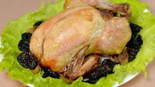Рецепт Курица, фаршированная яблоками и черносливом