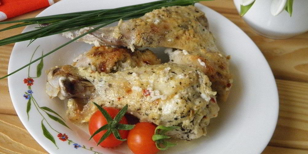 Как приготовить курица в духовке под сметанным соусом