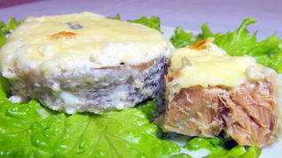 Рецепт Медальоны из семги в духовке в сливочно-сырном соусе с дор блю