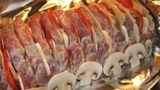 Рецепт Мясо, фаршированное сыром и помидорами