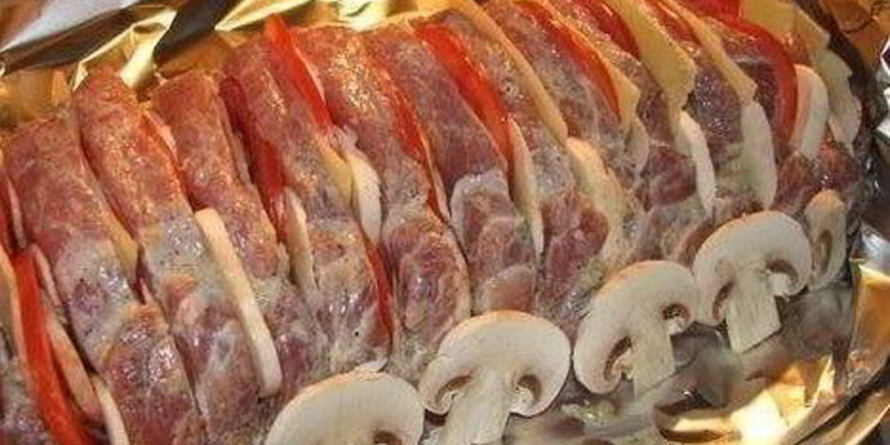 Как приготовить мясо, фаршированное сыром и помидорами