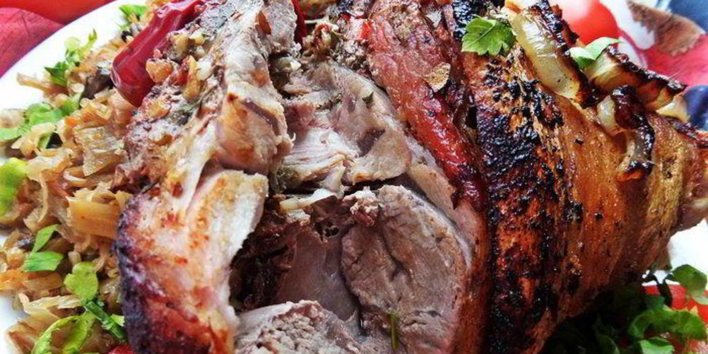 Как приготовить рулька с разной капустой и грибами