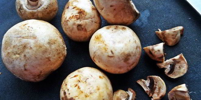 Рецепт рулька с разной капустой и грибами