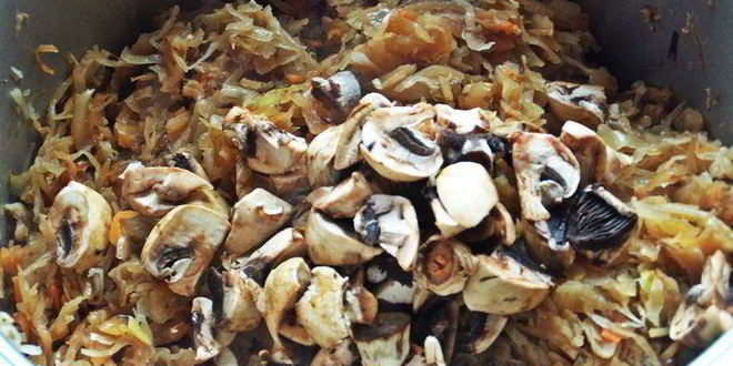 Рецепт рулька с разной капустой и грибами