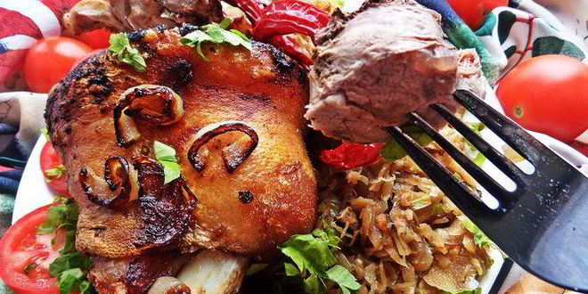 Рецепт рулька с разной капустой и грибами