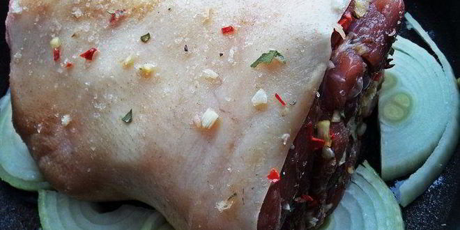 Рецепт рулька с разной капустой и грибами