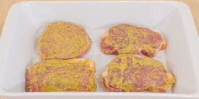 Рецепт свинина, запеченная с яблоками и брусникой