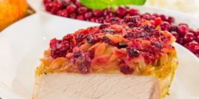 Рецепт свинина, запеченная с яблоками и брусникой