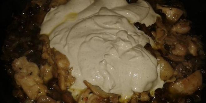 Рецепт цыпленок в горшочке с грибами