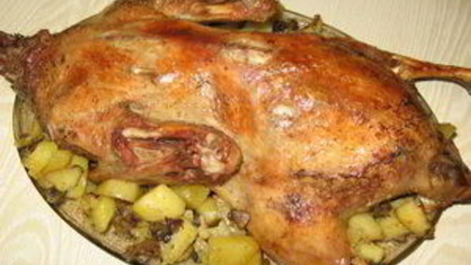 Рецепт Утка, запеченная с картофелем и грибами