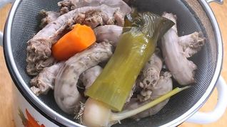 Рецепт Вареные куриные шеи