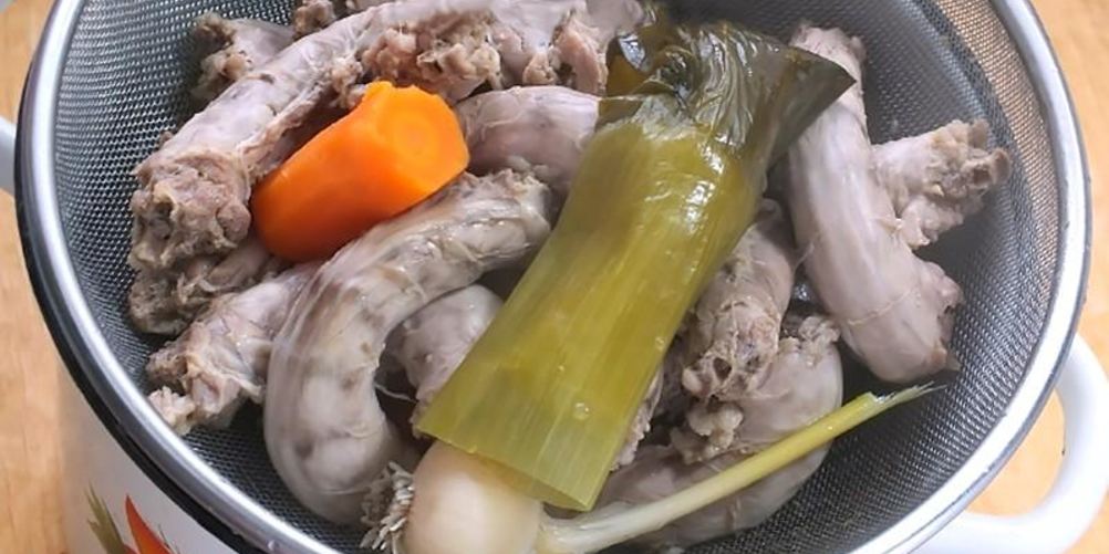 Как приготовить вареные куриные шеи