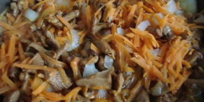 Рецепт запеченая рулька с картофельными клецками и тушеной капустой