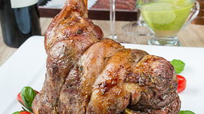 Рецепт Запеченная баранья нога с розмарином