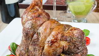 Рецепт Запеченная баранья нога с розмарином