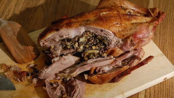 Рецепт Запеченная утка, фаршированная диким рисом и яблоками