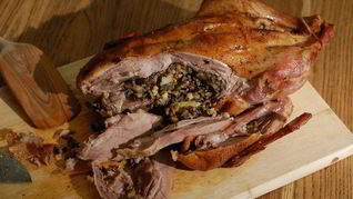 Рецепт Запеченная утка, фаршированная диким рисом и яблоками