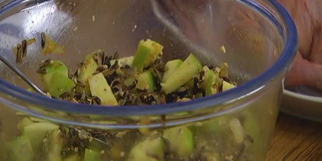 Рецепт запеченная утка, фаршированная диким рисом и яблоками