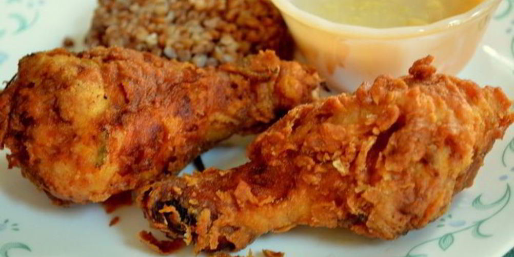 Как приготовить жареные хрустящие куриные окорочка