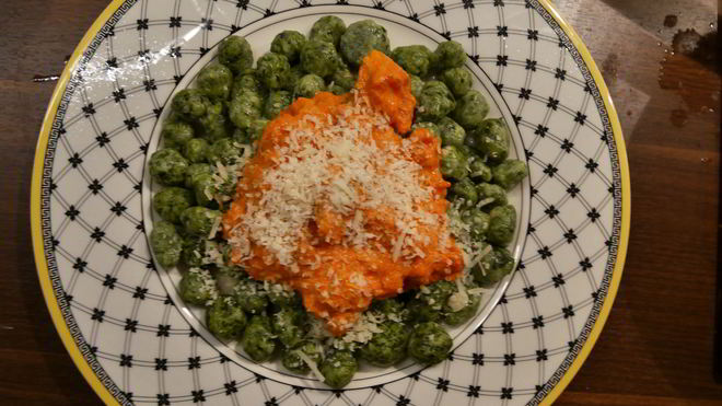 Рецепт Ньокки из шпината и рикотты с томатным соусом