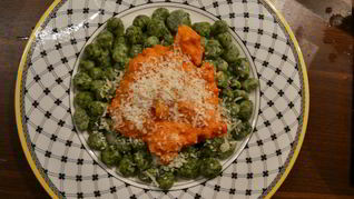 Рецепт Ньокки из шпината и рикотты с томатным соусом