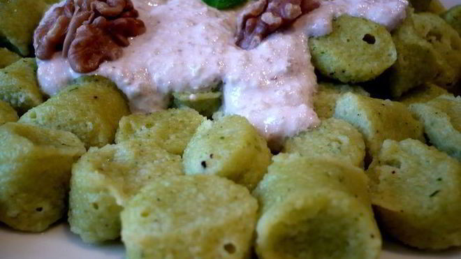 Рецепт Ньокки с базиликом под соусом из грецкого ореха