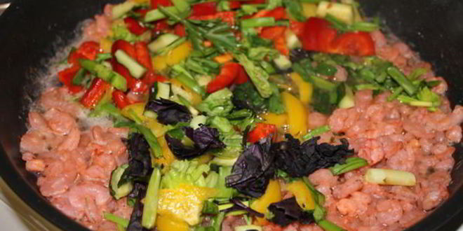 Рецепт острая лапша с креветками и овощами