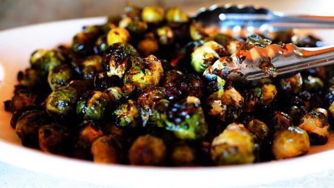 Рецепт Брюссельская капуста с бальзамическим уксусом и клюквой